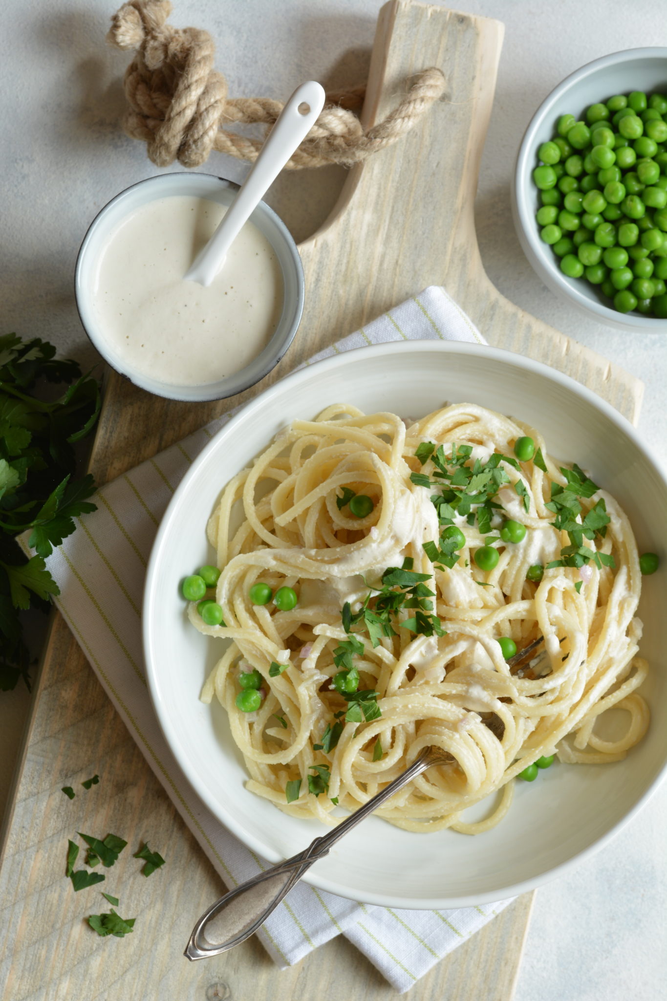 Spaghetti with cashew cream, peas and mushrooms Berries & Lime